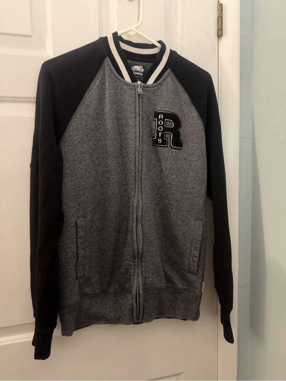 Roots Men’s Medium Varsity Bomber Jacket Gray Black Logo Full Zip